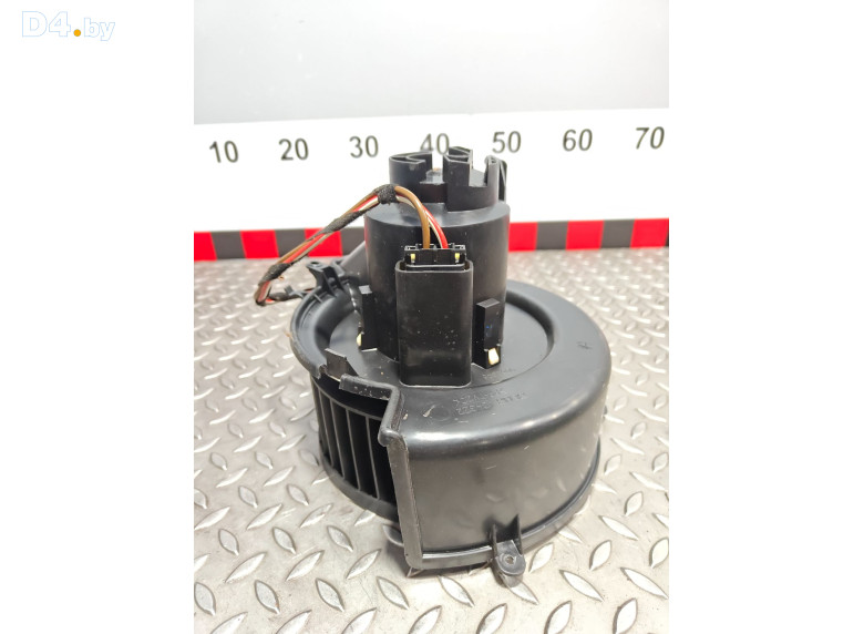 Моторчик печки к Opel Astra 2003 г.