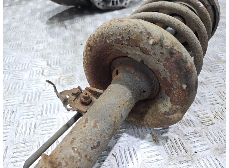 Опора амортизатора нижняя (чашка) к Renault Laguna, 1998г.