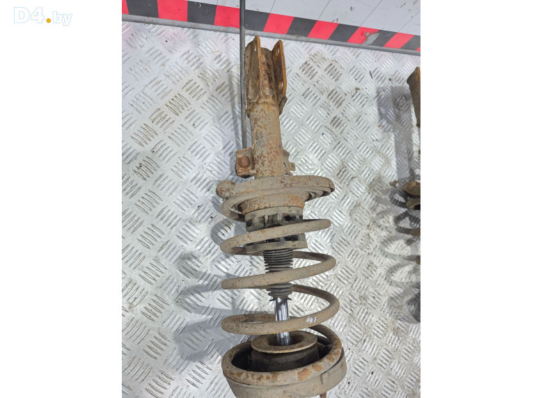 Амортизатор передний к Renault Laguna 1998 г.