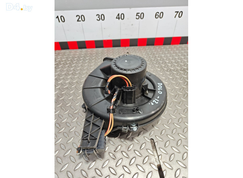 Моторчик печки к Volkswagen Polo 2012 г.