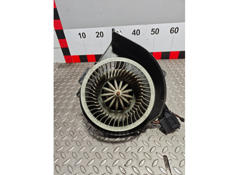 Моторчик печки к Volkswagen Polo, 2012г.