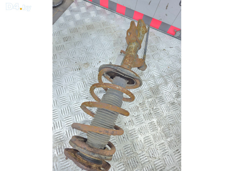 Амортизатор передний правый к Toyota Corolla 2003 г.