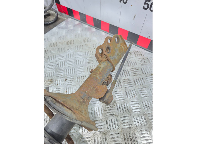 Амортизатор передний правый к Toyota Corolla, 2003г.