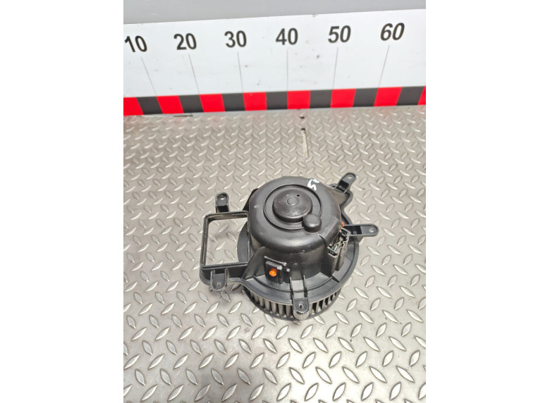 Моторчик печки к Peugeot 5008, 2010г.