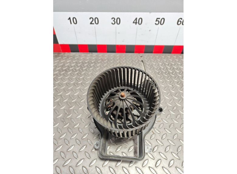 Моторчик печки к Peugeot 5008, 2010г.