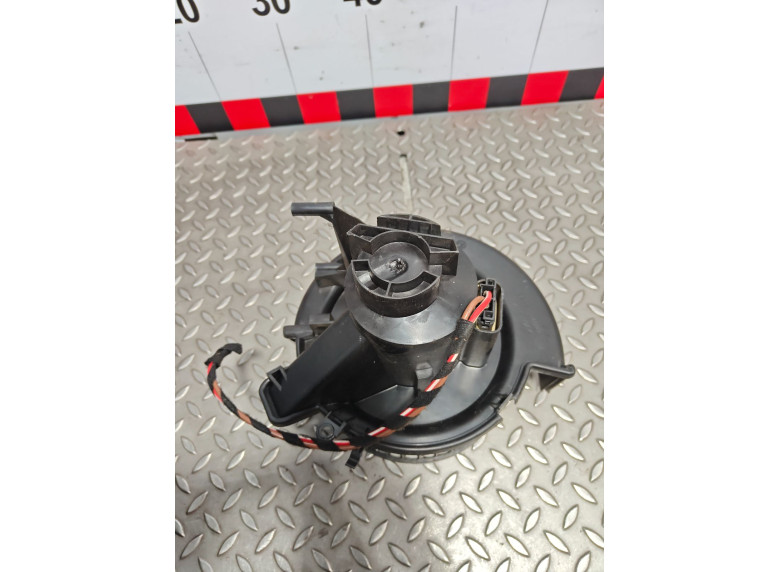 Моторчик печки к Opel Zafira, 2003г.