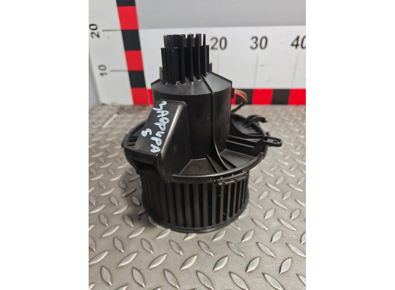 Моторчик печки к Opel Zafira, 2008г.