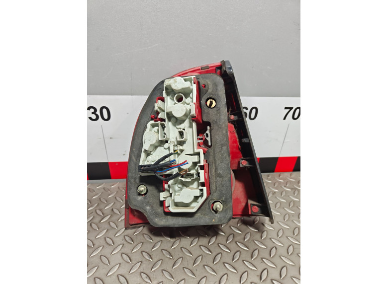 Фонарь задний правый к Volkswagen Passat, 2002г.