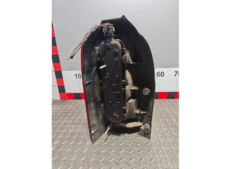 Фонарь задний правый к Chevrolet Venture, 2002г.