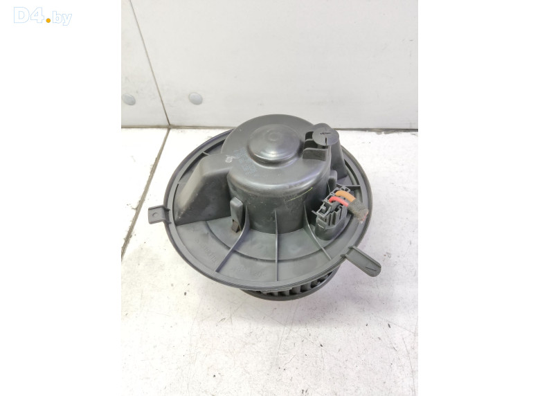 Моторчик печки к Volkswagen Golf 2006 г.