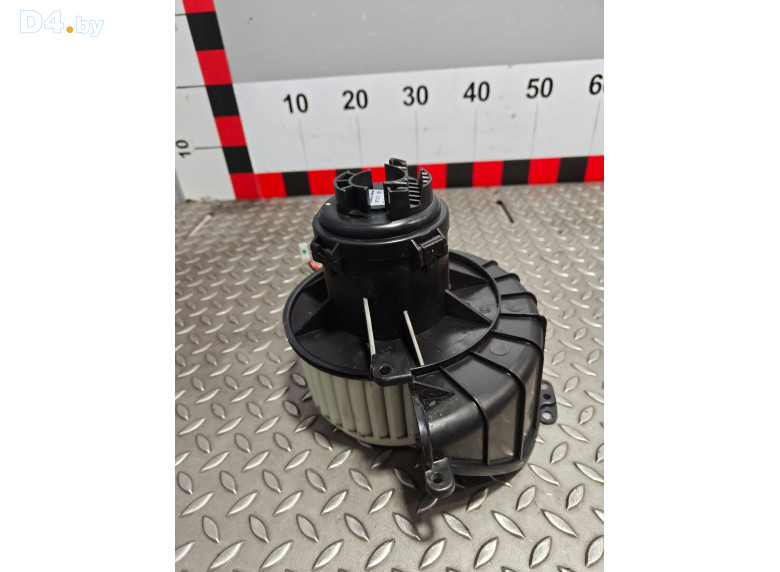 Моторчик печки к Opel Astra 2007 г.