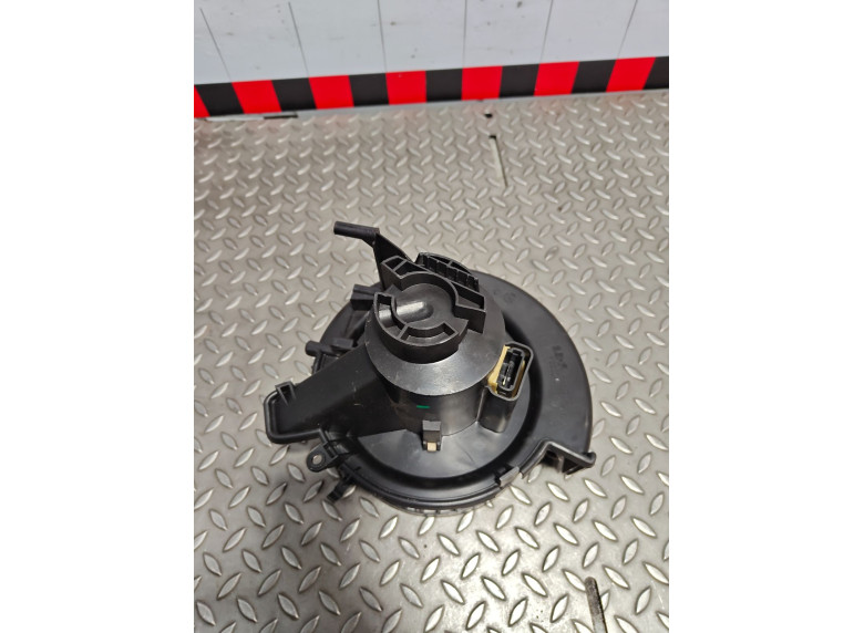 Моторчик печки к Opel Zafira, 2004г.