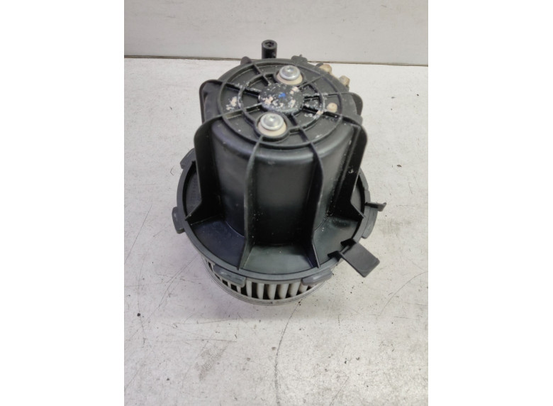 Моторчик печки к Audi A4, 2008г.