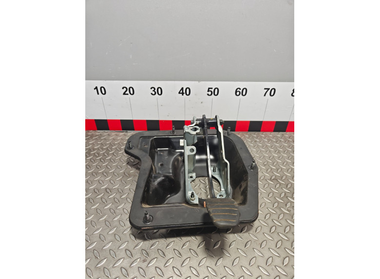 Узел педальный (блок педалей) к Opel Vivaro, 2004г.