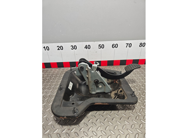 Узел педальный (блок педалей) к Opel Vivaro, 2004г.