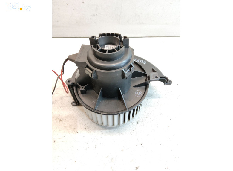 Моторчик печки к Opel Astra 2005 г.