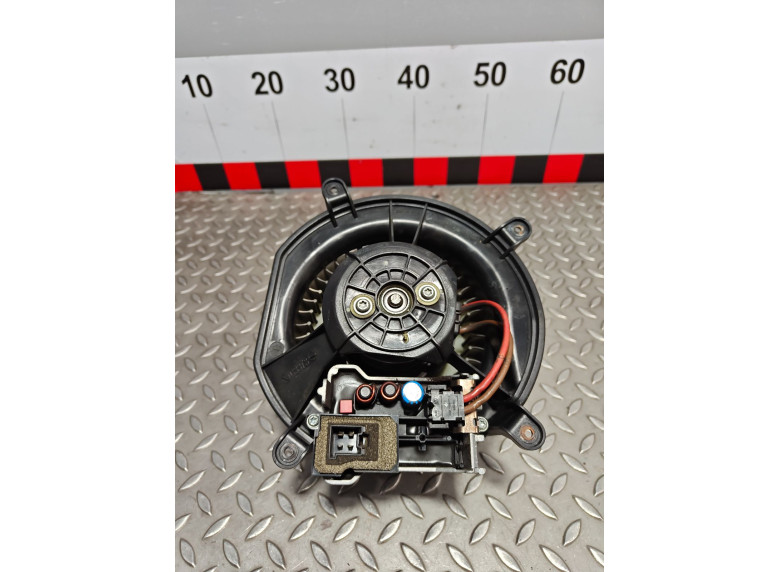 Моторчик печки к Mercedes E W211, 2003г.