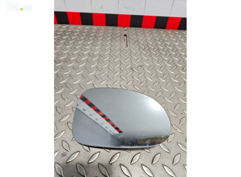 Стекло зеркала наружного правого к Volkswagen Passat 2007 г.