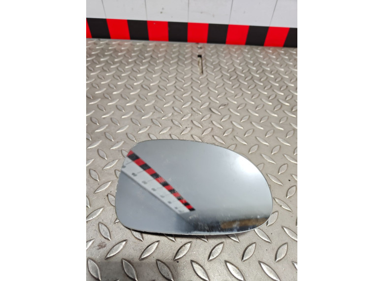 Стекло зеркала наружного правого к Volkswagen Passat, 2007г.