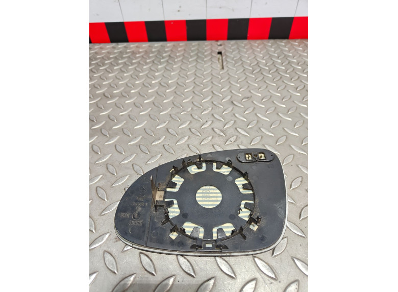 Стекло зеркала наружного правого к Volkswagen Passat, 2007г.