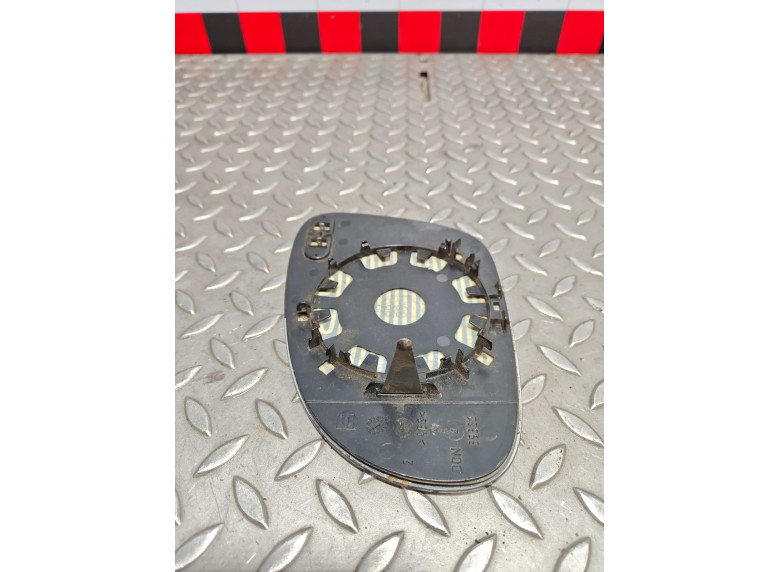 Стекло зеркала наружного правого к Volkswagen Passat, 2007г.