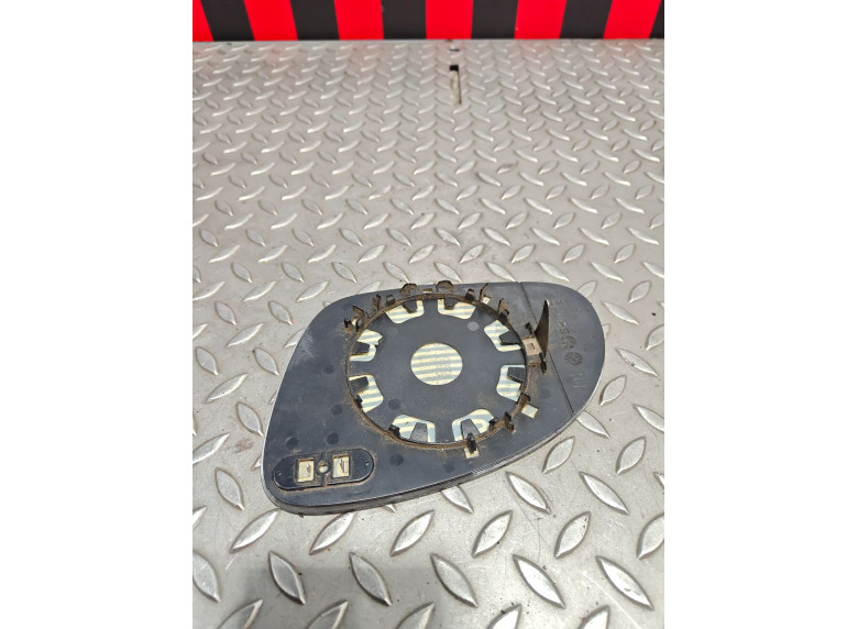 Стекло зеркала наружного правого к Volkswagen Passat, 2007г.