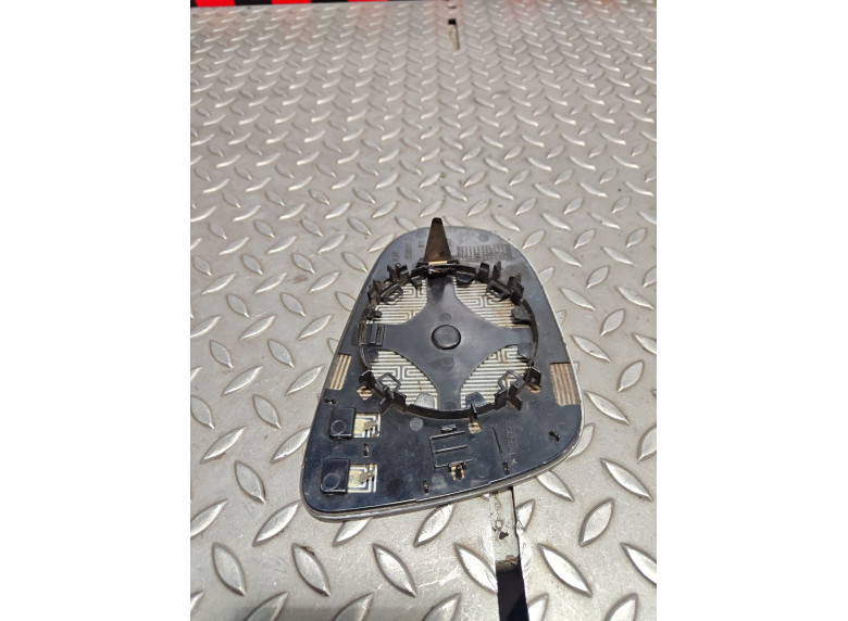 Стекло зеркала наружного правого к Volkswagen Golf, 2010г.