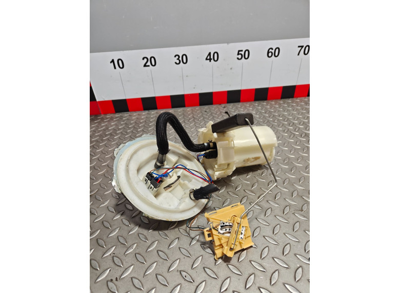 Насос топливный к Opel Vectra, 2005г.