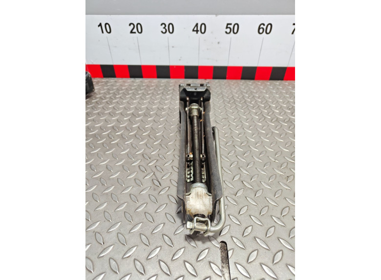 Домкрат к Volkswagen Passat, 2007г.