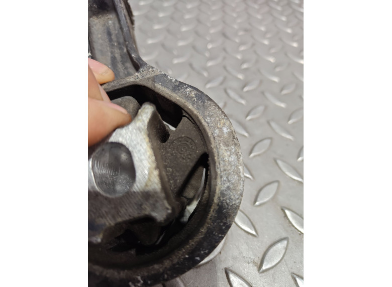 Подушка крепления двигателя к Opel Vivaro, 2007г.