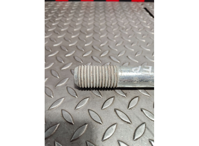 Крюк буксировочный к Renault Master, 2011г.