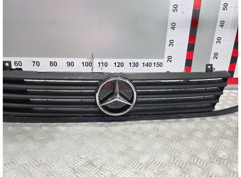 Решетка радиатора к Mercedes Vito W638, 1999г.