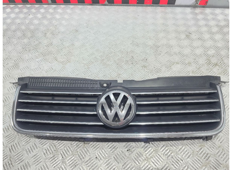 Решетка радиатора к Volkswagen Passat, 2002г.