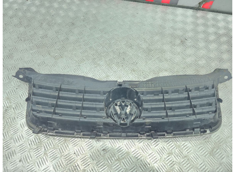 Решетка радиатора к Volkswagen Passat, 2002г.