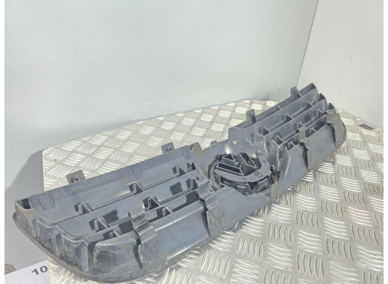 Решетка радиатора к Volkswagen Polo, 2006г.