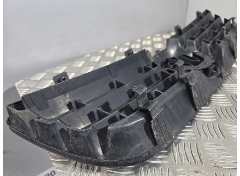 Решетка радиатора к Volkswagen Polo, 2006г.