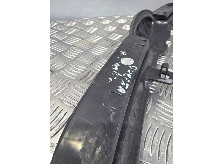 Решетка радиатора к Ford Fiesta, 2010г.