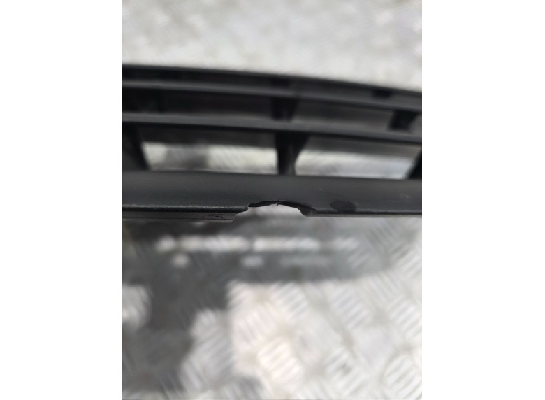 Решетка радиатора к Volkswagen Touran, 2005г.