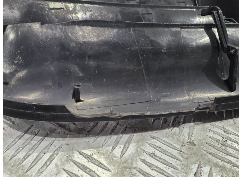 Решетка радиатора к Volkswagen Touran, 2005г.