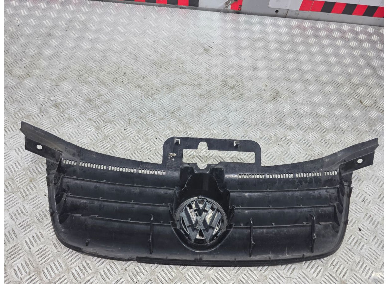 Решетка радиатора к Volkswagen Touran, 2005г.
