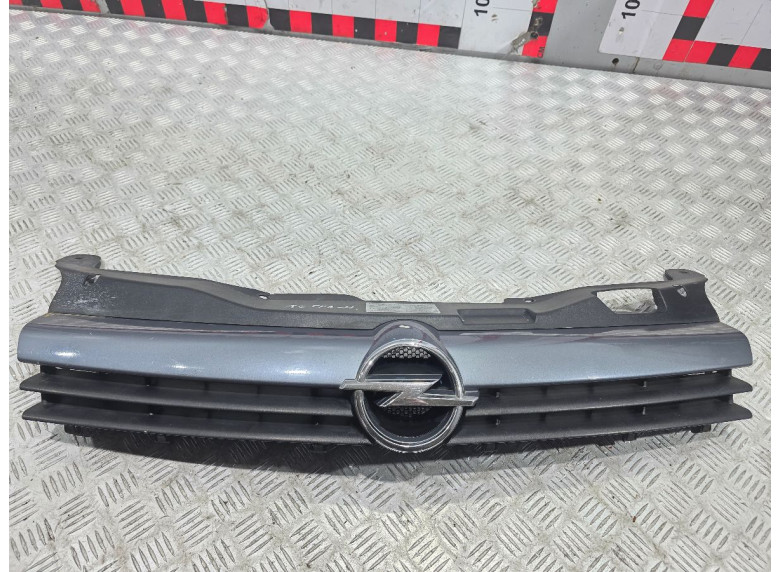 Решетка радиатора к Opel Astra, 2005г.