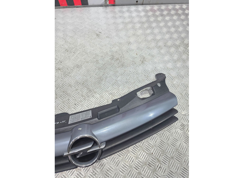 Решетка радиатора к Opel Astra, 2005г.