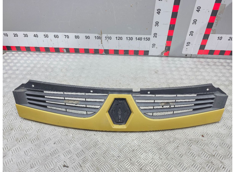 Решетка радиатора к Renault Master, 2007г.