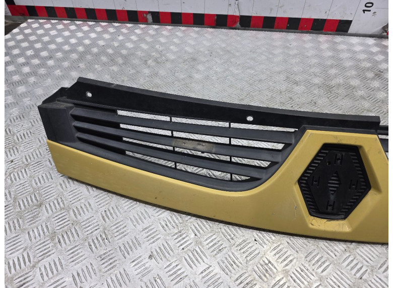 Решетка радиатора к Renault Master, 2007г.