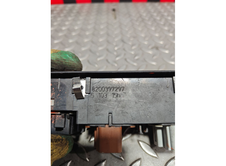 Блок управления стеклоподъемниками к Renault Laguna, 2005г.