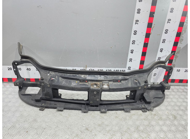 Передняя панель крепления облицовки (телевизор) к Opel Vivaro, 2004г.