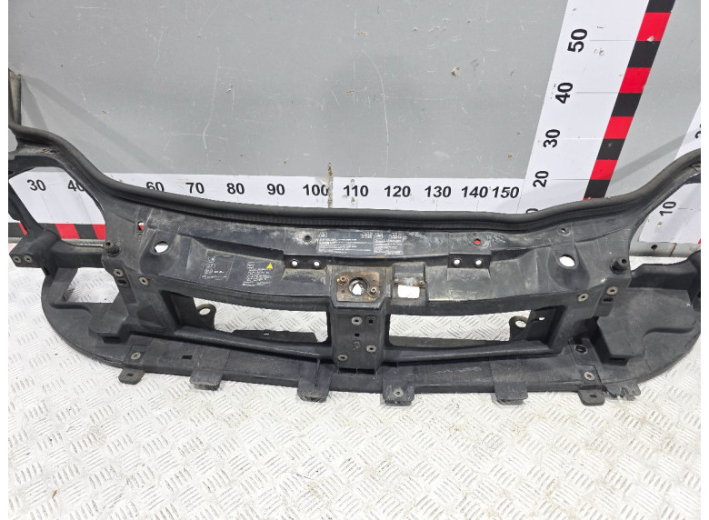 Передняя панель крепления облицовки (телевизор) к Opel Vivaro, 2004г.