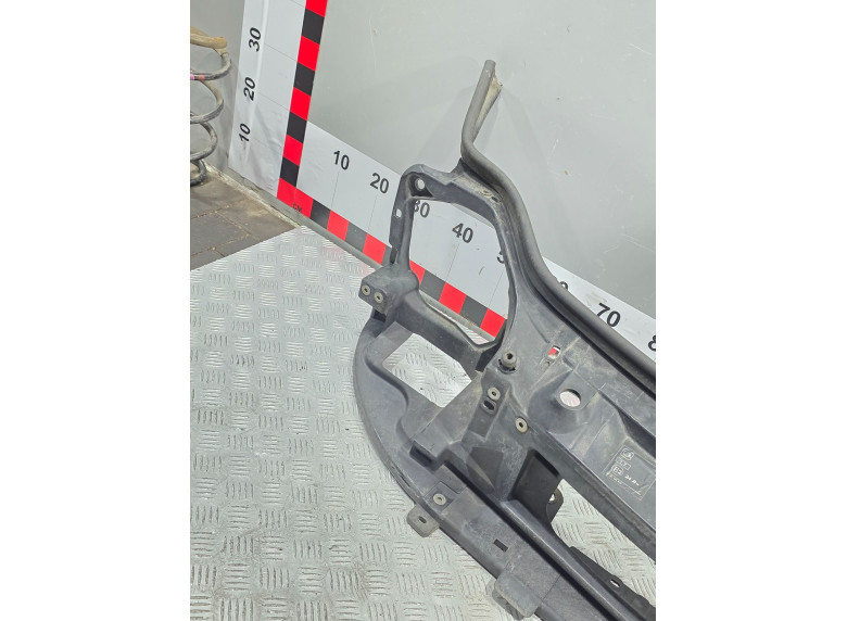 Передняя панель крепления облицовки (телевизор) к Opel Vivaro, 2004г.