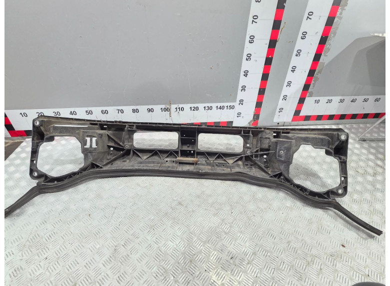 Передняя панель крепления облицовки (телевизор) к Opel Vivaro, 2004г.