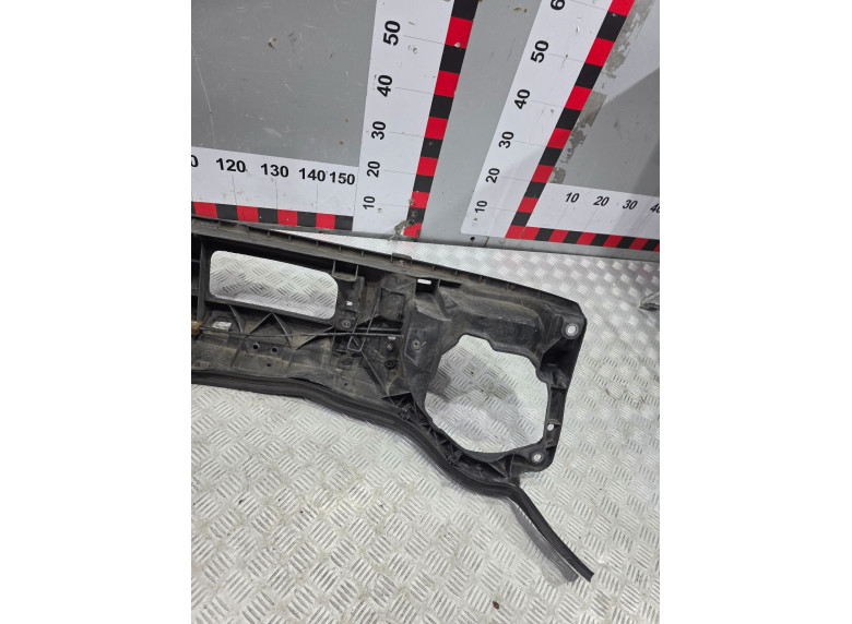 Передняя панель крепления облицовки (телевизор) к Opel Vivaro, 2004г.